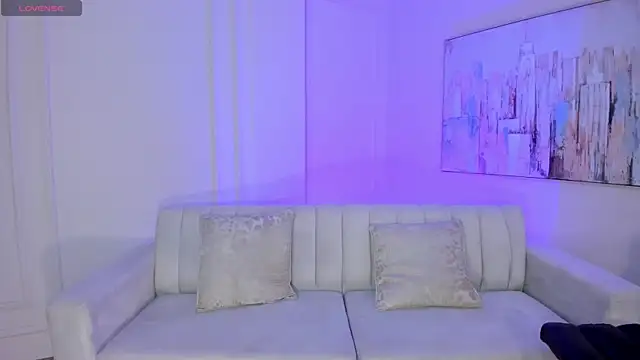 LizzHamilton   online show from 04.05.26