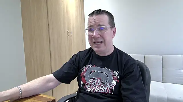 BrettJ81 online show from 10.28.25