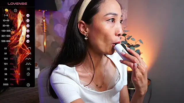 1reisatumi  online show from 10.23.25