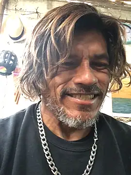 Snapshot of kvr27 chatting on 10.29.25 kvr27 online show from 10.29.25