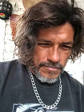 Snapshot of kvr27 chatting on 11.05.25 kvr27 online show from 11.05.25