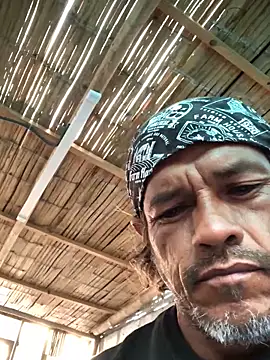 Snapshot of kvr27 chatting on 11.14.25 kvr27 online show from 11.14.25