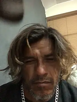 Snapshot of kvr27 chatting on 11.17.25 kvr27 online show from 11.17.25