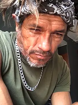 Snapshot of kvr27 chatting on 11.19.25 kvr27 online show from 11.19.25