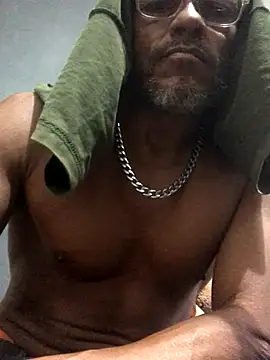 Snapshot of kvr27 chatting on 11.20.25 kvr27 online show from 11.20.25