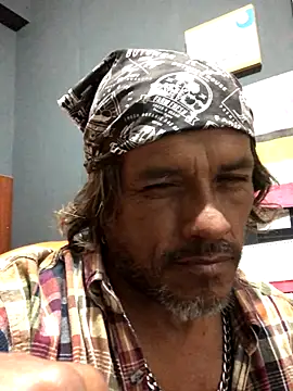 Snapshot of kvr27 chatting on 11.21.25 kvr27 online show from 11.21.25