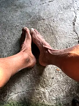 Snapshot of kvr27 chatting on 12.14.25 kvr27 online show from 12.14.25