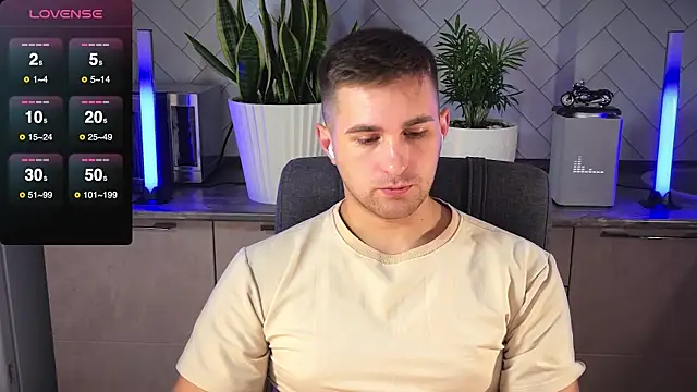 Snapshot of Sweeet__boy chatting on 01.28.25 Sweeet boy online show from 01.28.25