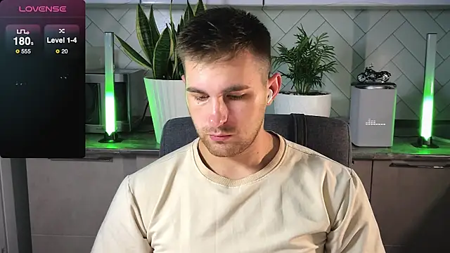 Snapshot of Sweeet__boy chatting on 01.31.25 Sweeet boy online show from 01.31.25