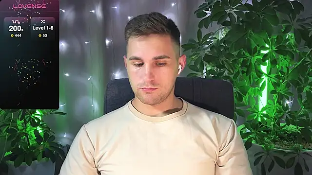 Snapshot of Sweeet__boy chatting on 02.10.25 Sweeet boy online show from 02.10.25