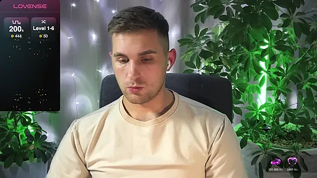 Snapshot of Sweeet__boy chatting on 02.11.25 Sweeet boy online show from 02.11.25