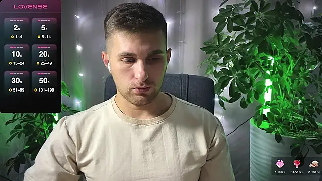 Snapshot of Sweeet__boy chatting on 02.14.25 Sweeet boy online show from 02.14.25