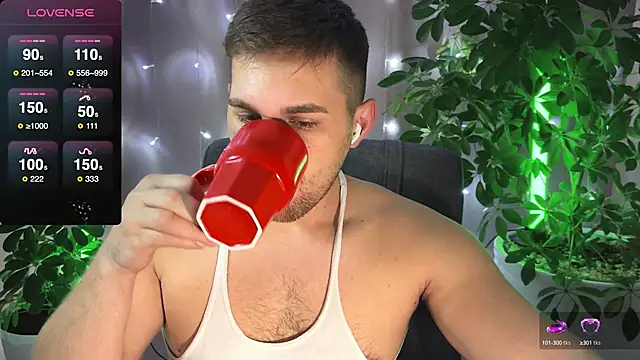 Snapshot of Sweeet__boy chatting on 02.17.25 Sweeet boy online show from 02.17.25