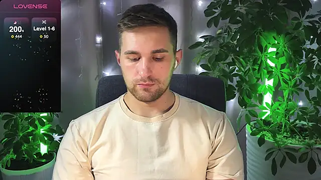 Snapshot of Sweeet__boy chatting on 02.17.25 Sweeet boy online show from 02.17.25