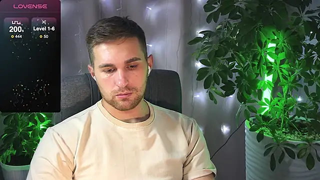 Snapshot of Sweeet__boy chatting on 02.17.25 Sweeet boy online show from 02.17.25