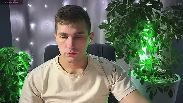 Snapshot of Sweeet__boy chatting on 02.22.25 Sweeet boy online show from 02.22.25