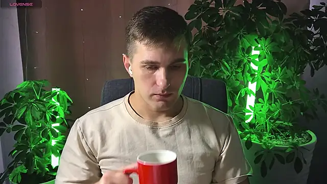 Snapshot of Sweeet__boy chatting on 02.22.25 Sweeet boy online show from 02.22.25