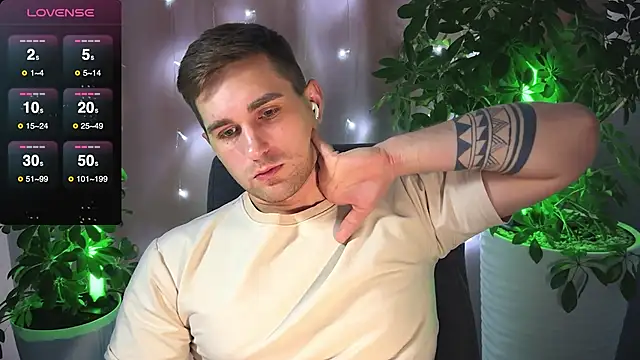 Snapshot of Sweeet__boy chatting on 02.25.25 Sweeet boy online show from 02.25.25