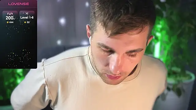 Snapshot of Sweeet__boy chatting on 02.25.25 Sweeet boy online show from 02.25.25