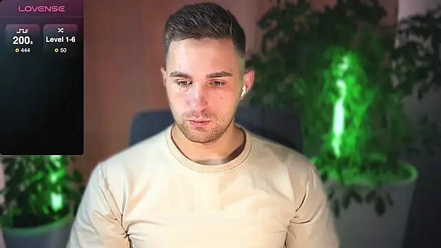 Snapshot of Sweeet__boy chatting on 02.28.25 Sweeet boy online show from 02.28.25