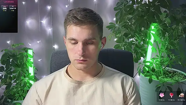 Snapshot of Sweeet__boy chatting on 03.08.25 Sweeet boy online show from 03.08.25