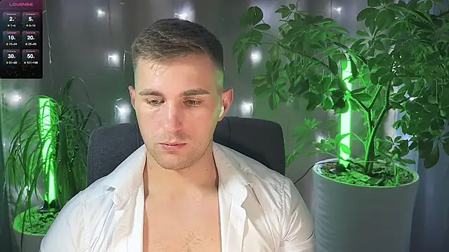 Snapshot of Sweeet__boy chatting on 03.15.25 Sweeet boy online show from 03.15.25