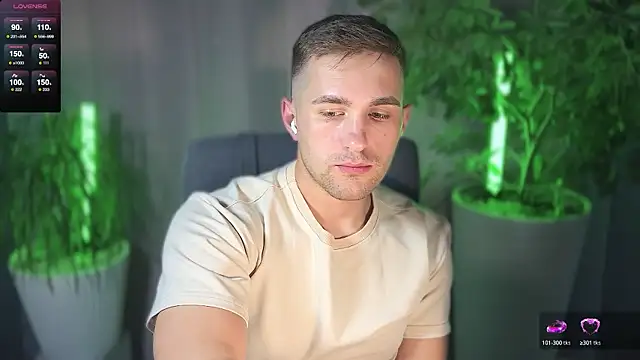 Snapshot of Sweeet__boy chatting on 03.17.25 Sweeet boy online show from 03.17.25