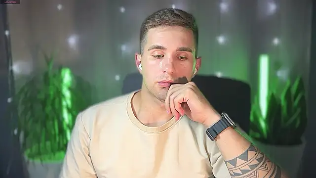 Snapshot of Sweeet__boy chatting on 03.22.25 Sweeet boy online show from 03.22.25