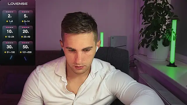 Snapshot of Sweeet__boy chatting on 09.13.25 Sweeet boy online show from 09.13.25