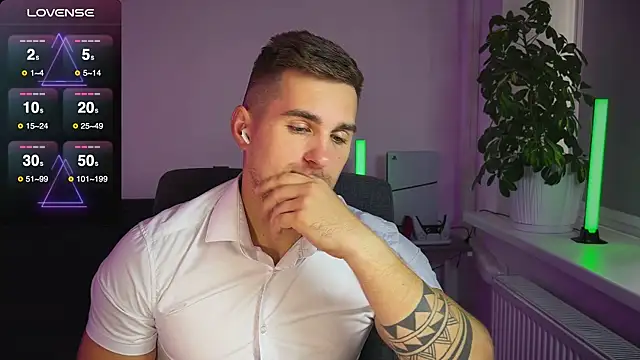 Snapshot of Sweeet__boy chatting on 10.02.25 Sweeet boy online show from 10.02.25