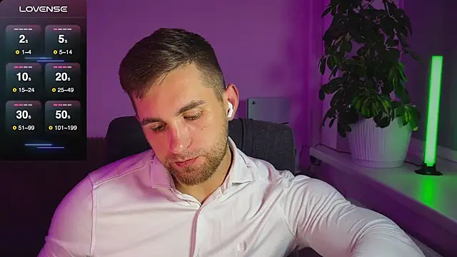 Snapshot of Sweeet__boy chatting on 10.13.25 Sweeet boy online show from 10.13.25