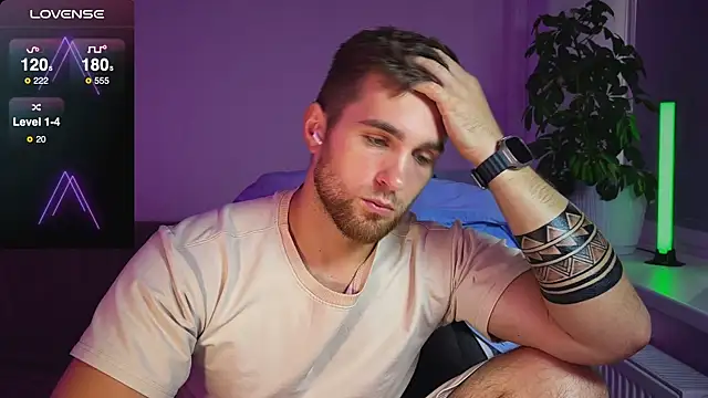 Snapshot of Sweeet__boy chatting on 10.21.25 Sweeet boy online show from 10.21.25