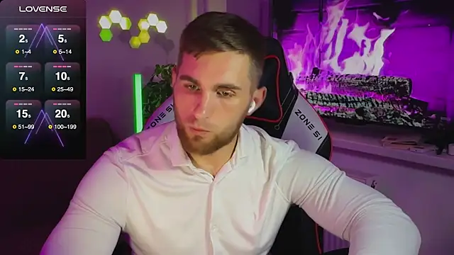 Snapshot of Sweeet__boy chatting on 10.31.25 Sweeet boy online show from 10.31.25