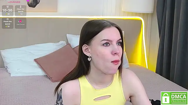 Snapshot of AmaliaBell chatting on 10.10.25 AmaliaBell online show from 10.10.25