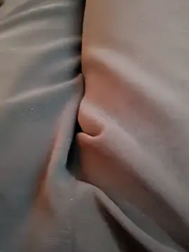 Snapshot of u_wan_me chatting on 10.31.25 u wan me online show from 10.31.25