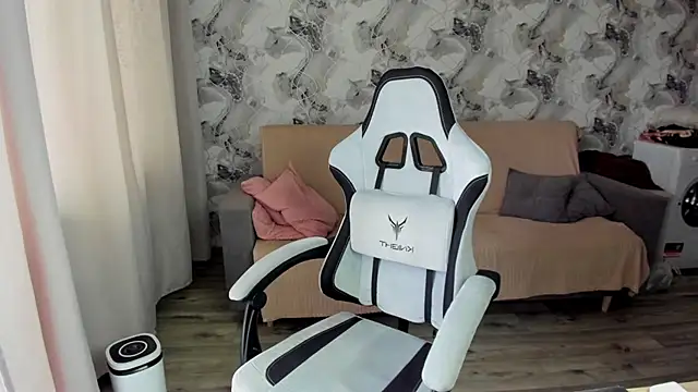 Snapshot of Lis_Kollen chatting on 09.28.25 Lis Kollen online show from 09.28.25