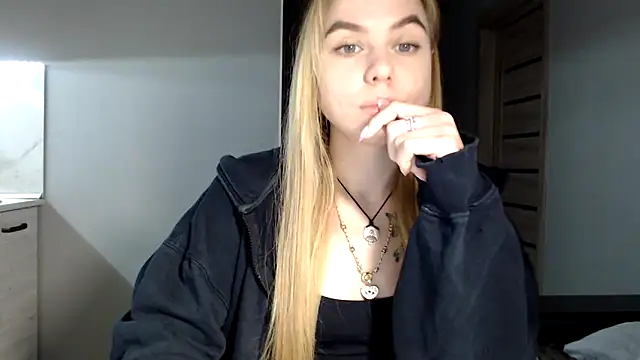 Snapshot of Sunbeam_ chatting on 12.12.24 Sunbeam online show from 12.12.24