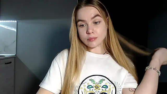 Snapshot of Sunbeam_ chatting on 01.07.25 Sunbeam online show from 01.07.25