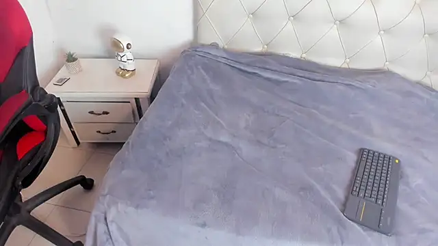 Snapshot of oliver_price1 chatting on 04.03.26 oliver price1 online show from 04.03.26