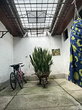 Snapshot of oliver_price1 chatting on 04.06.26 oliver price1 online show from 04.06.26