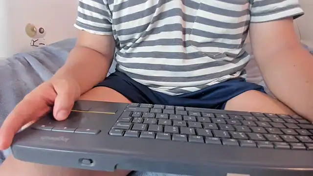 Snapshot of oliver_price1 chatting on 04.08.26 oliver price1 online show from 04.08.26