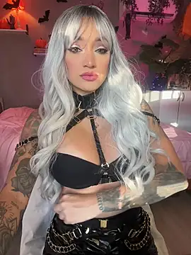 Snapshot of DaniDusan_ chatting on 10.27.25 DaniDusan online show from 10.27.25