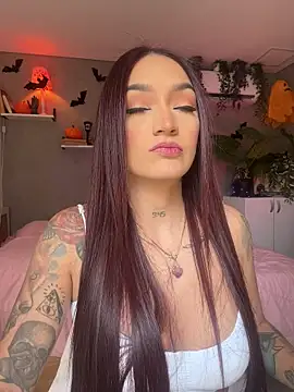 Snapshot of DaniDusan_ chatting on 10.29.25 DaniDusan online show from 10.29.25