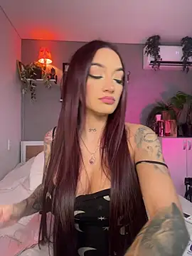 Snapshot of DaniDusan_ chatting on 11.13.25 DaniDusan online show from 11.13.25