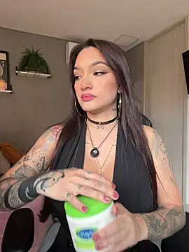 Snapshot of DaniDusan_ chatting on 04.30.26 DaniDusan online show from 04.30.26