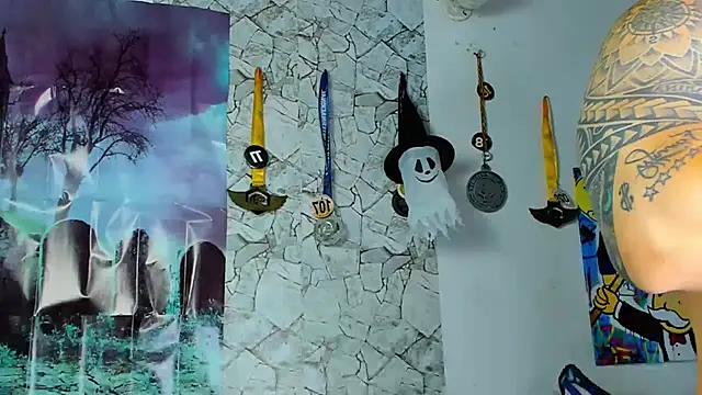 Snapshot of Drakexion21 chatting on 10.30.25 Drakexion21 online show from 10.30.25