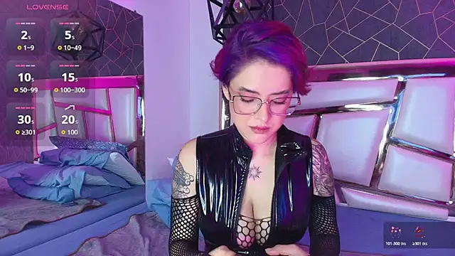 Annie Swan online show from 11.05.25