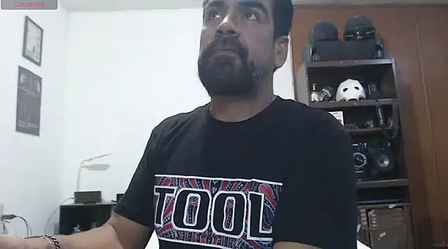 soyelcarlitos  online show from 03.20.25