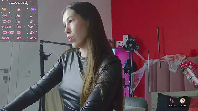 Snapshot of SweetySonya chatting on 10.20.25 SweetySonya online show from 10.20.25