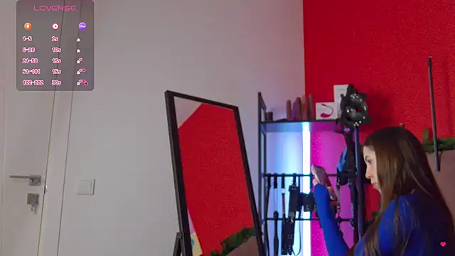 Snapshot of SweetySonya chatting on 11.26.25 SweetySonya online show from 11.26.25